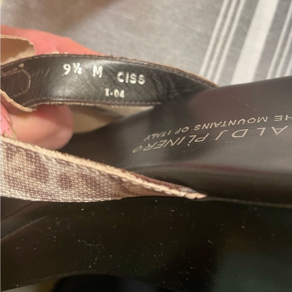 Donald J. Pliner Sandals with Cream Floral Accents - Picture 4 of 4